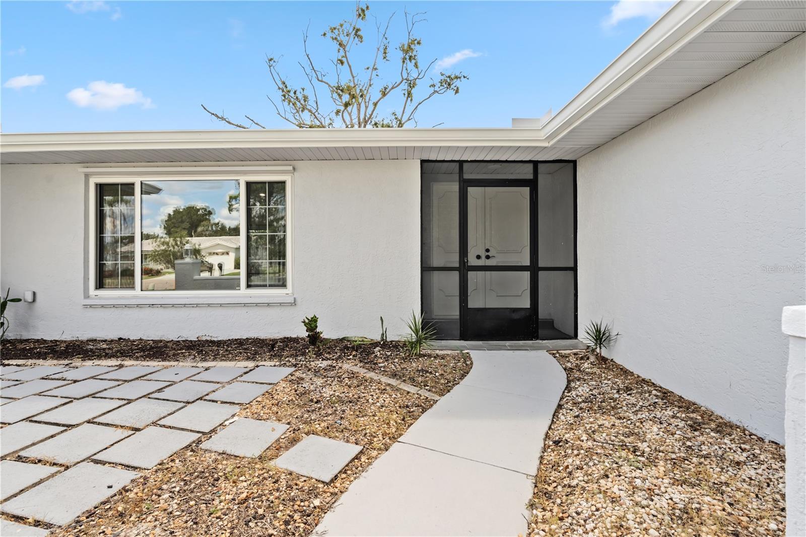 Image 6 of 42 For 22457 Oceanside Avenue