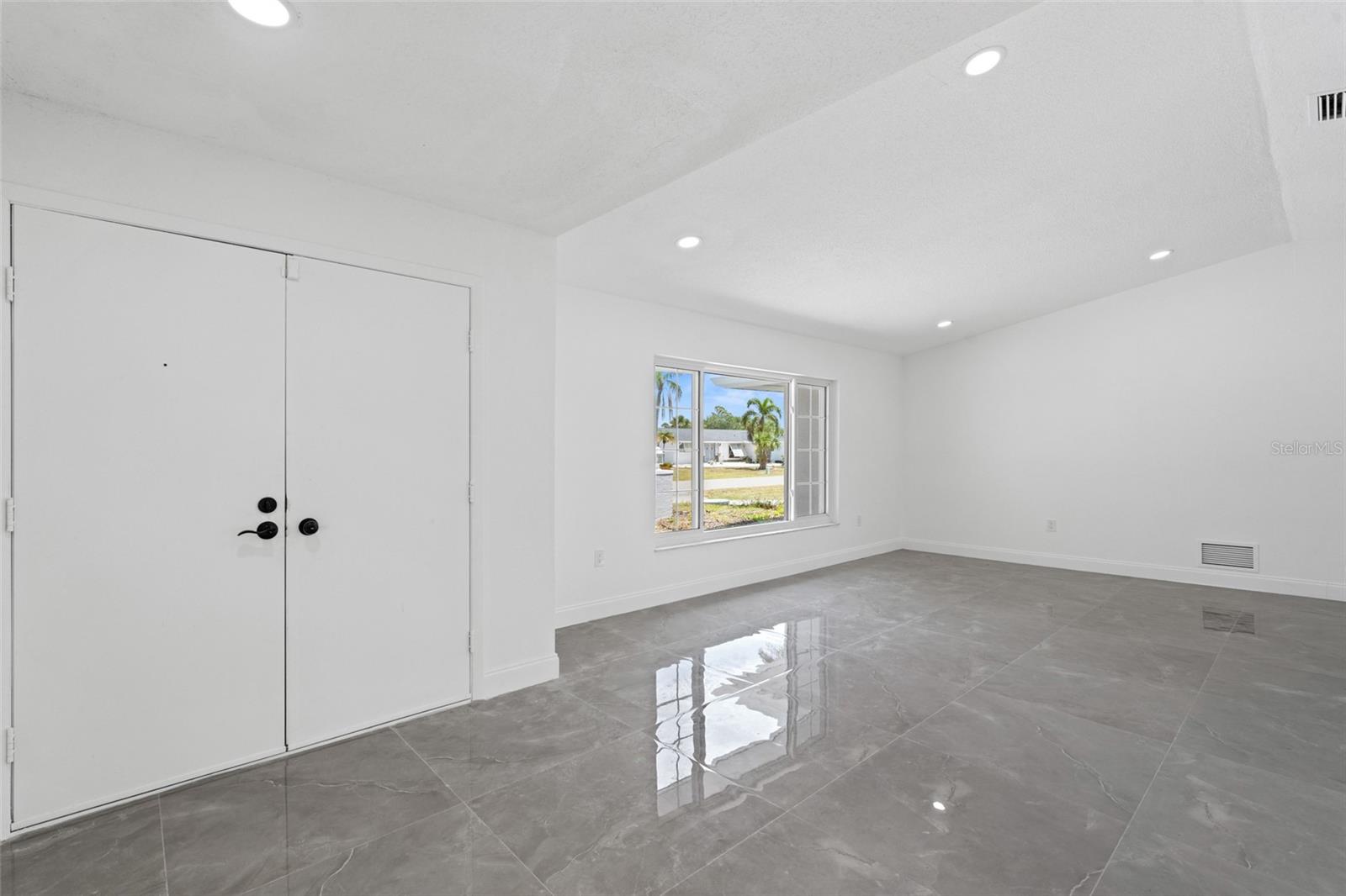 Image 7 of 42 For 22457 Oceanside Avenue