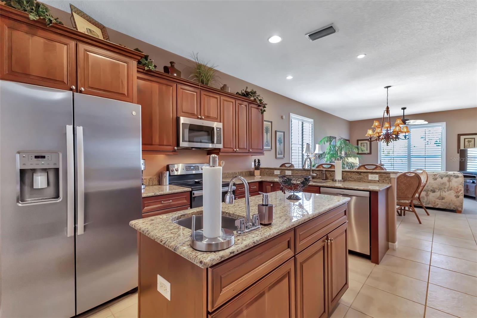 Image 11 of 50 For 24588 Buckingham Way
