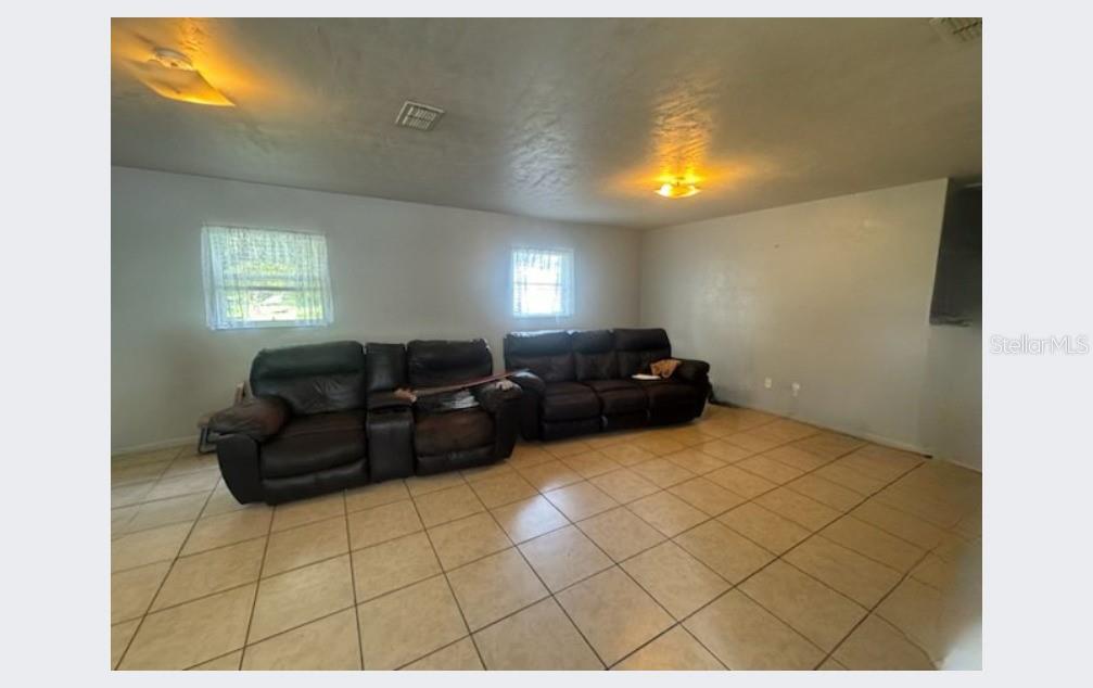 Image 2 of 4 For 6331 Pensacola Avenue