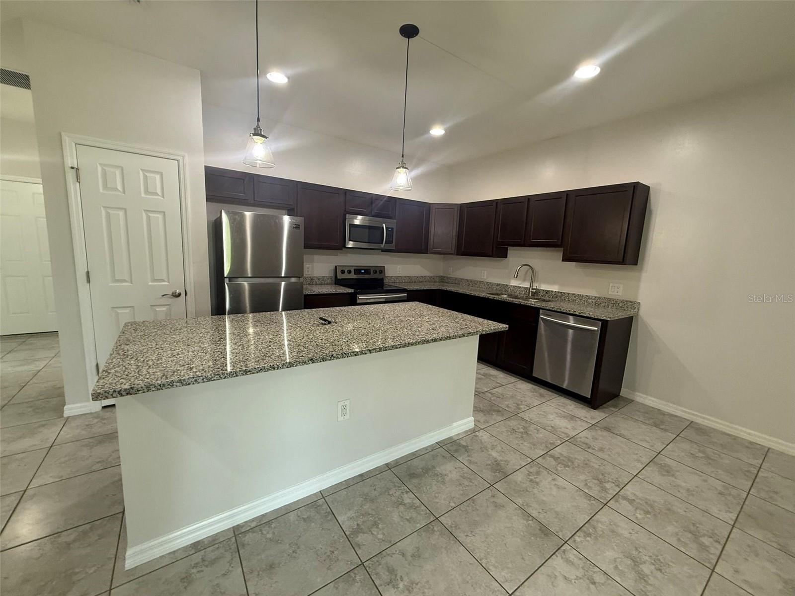 Image 4 of 22 For 24484 Zephyr Court