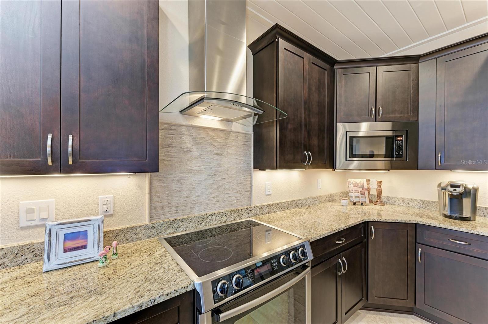 Image 24 of 75 For 2064 El Cerito Court