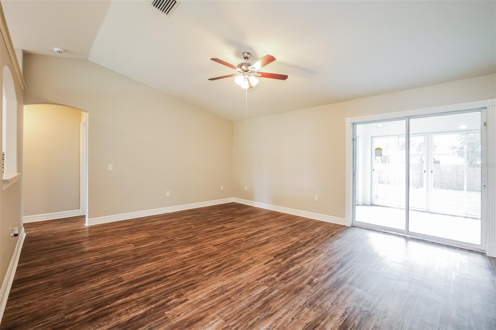 Image 3 of 15 For 2533 Cincinnati Street