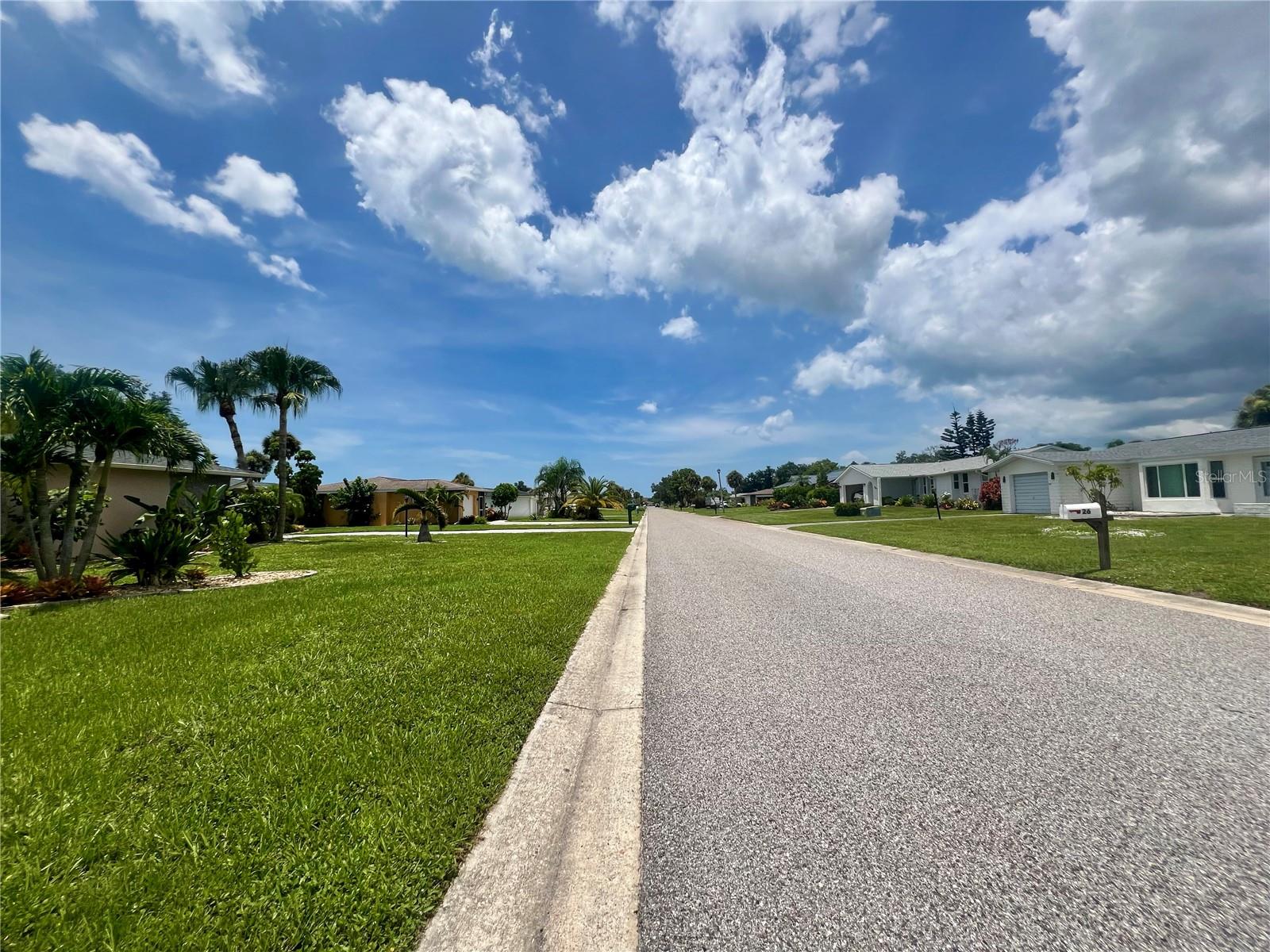 Image 3 of 5 For 25 Oakland Hills Place