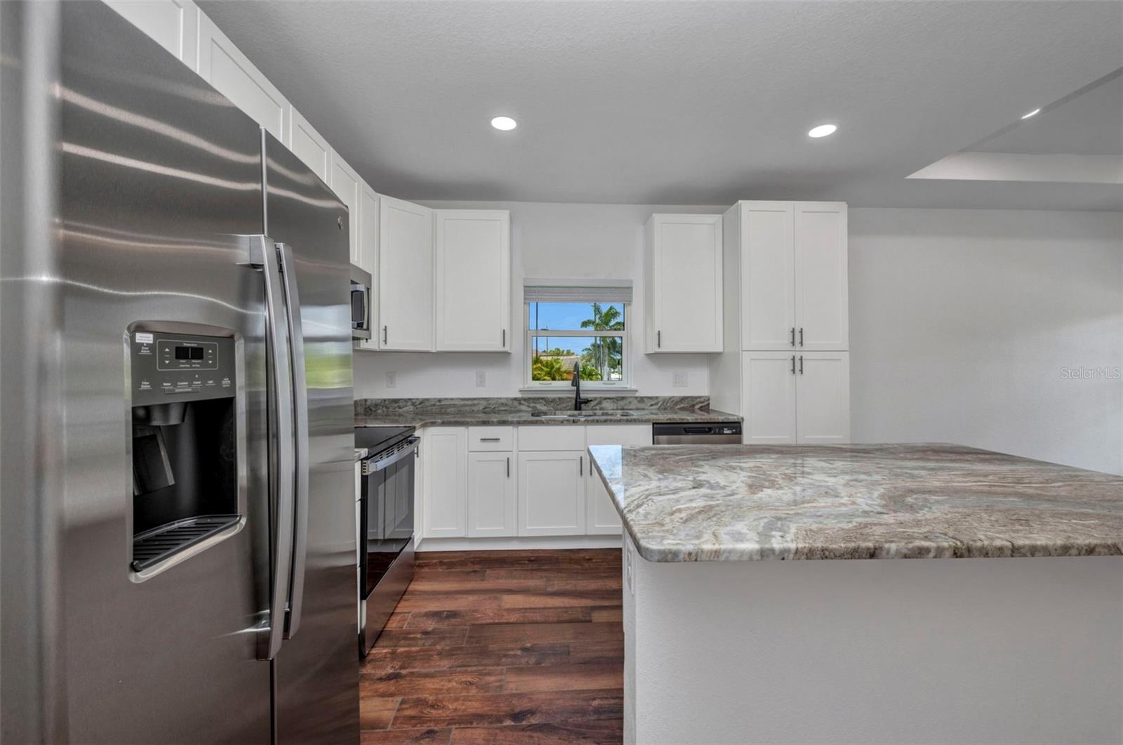 Image 12 of 29 For 409 Carmalita Street 112