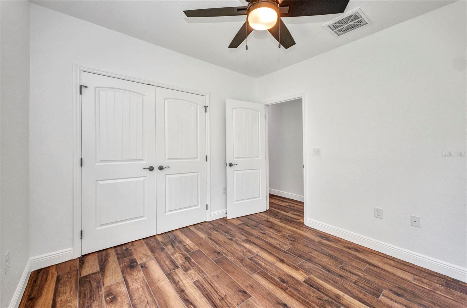 Image 20 of 29 For 409 Carmalita Street 112