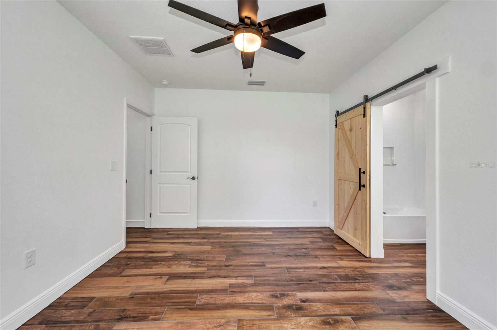 Image 23 of 29 For 409 Carmalita Street 112