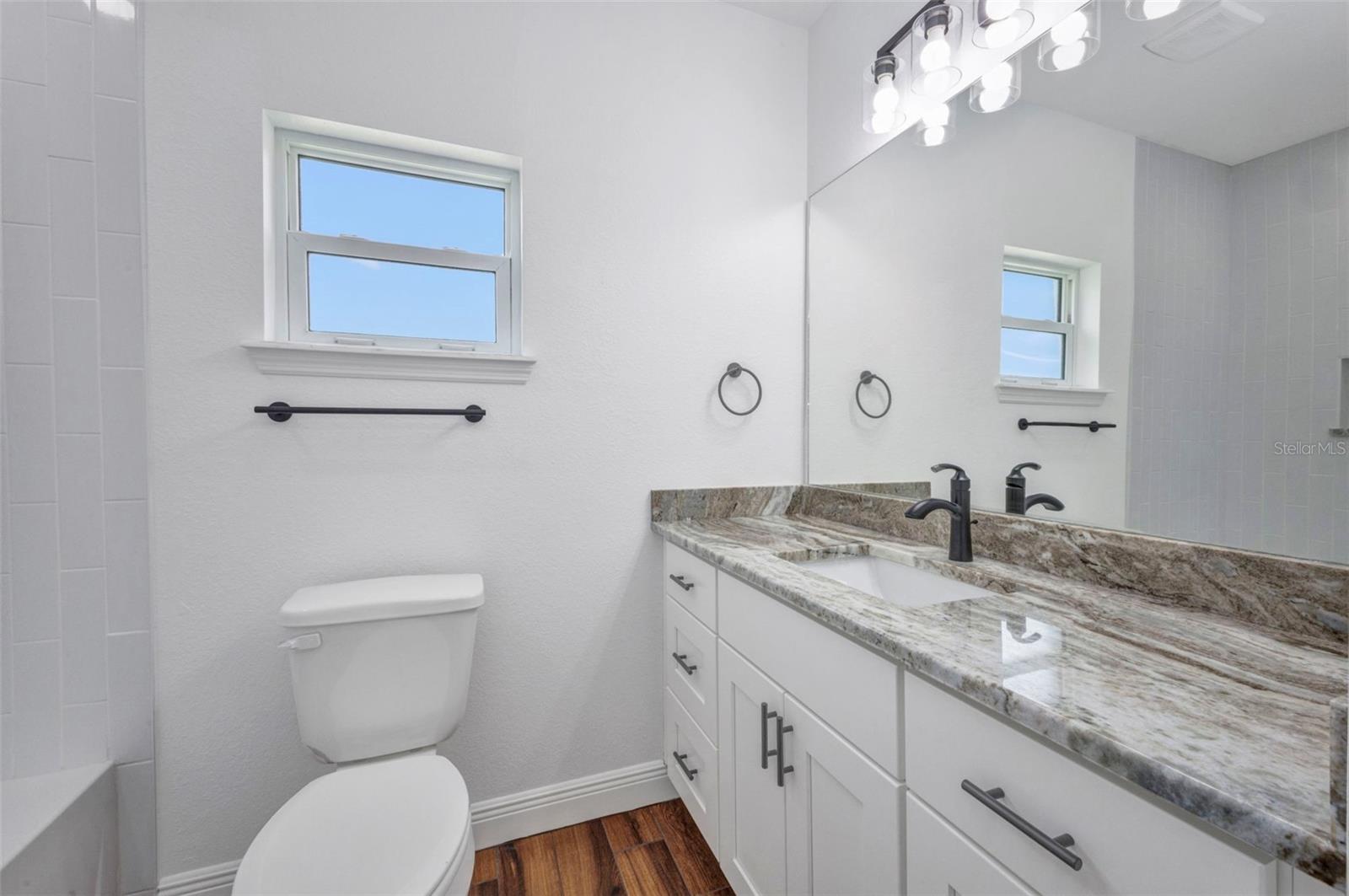 Image 26 of 29 For 409 Carmalita Street 112