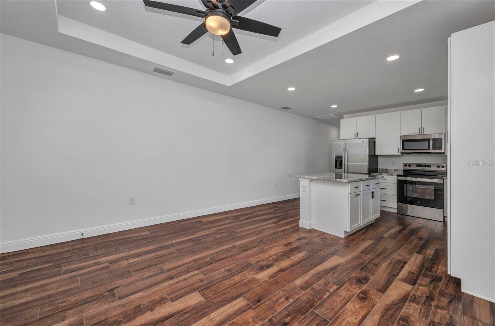Image 6 of 29 For 409 Carmalita Street 112