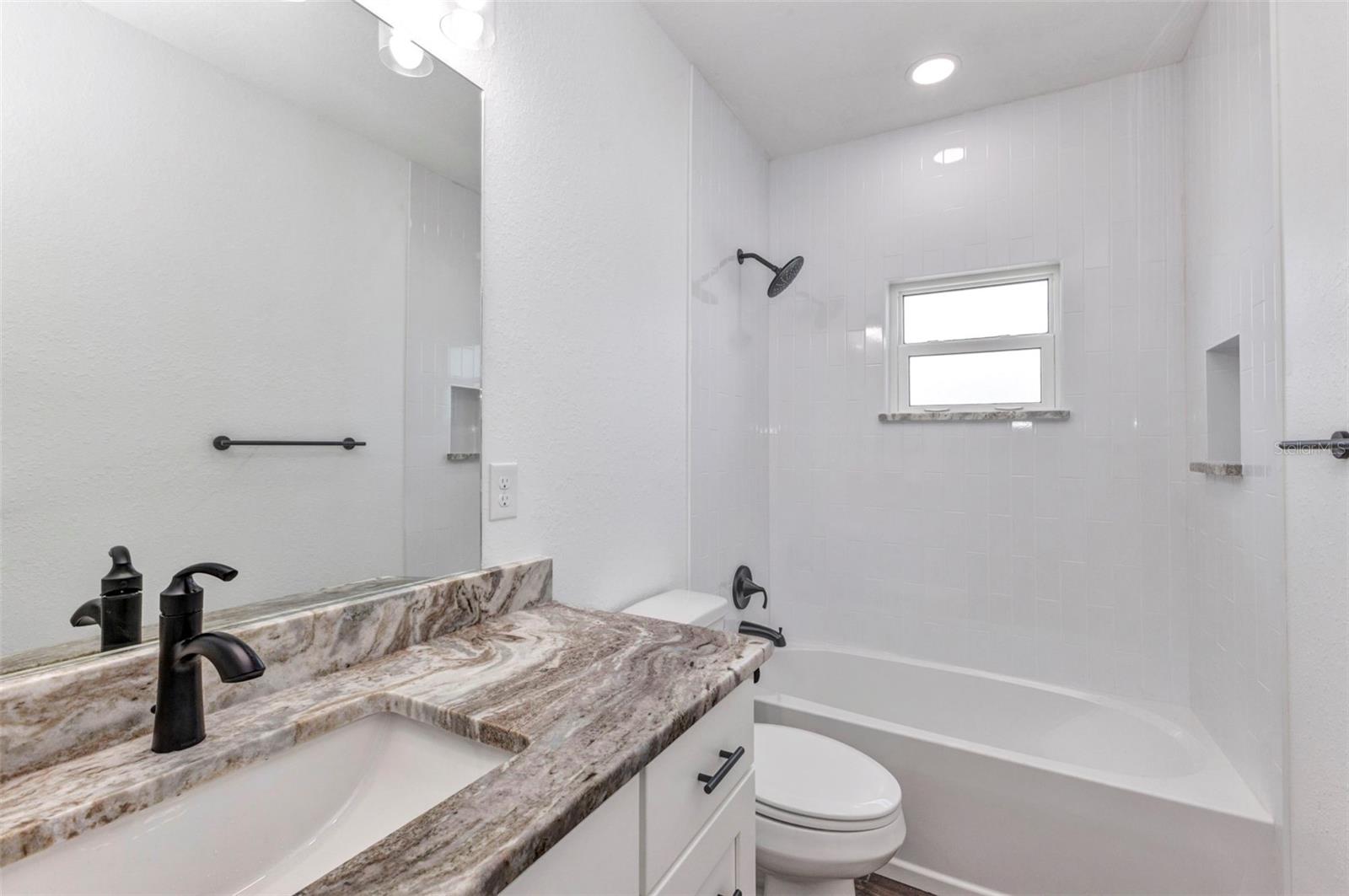 Image 18 of 33 For 415 Carmalita Street 112