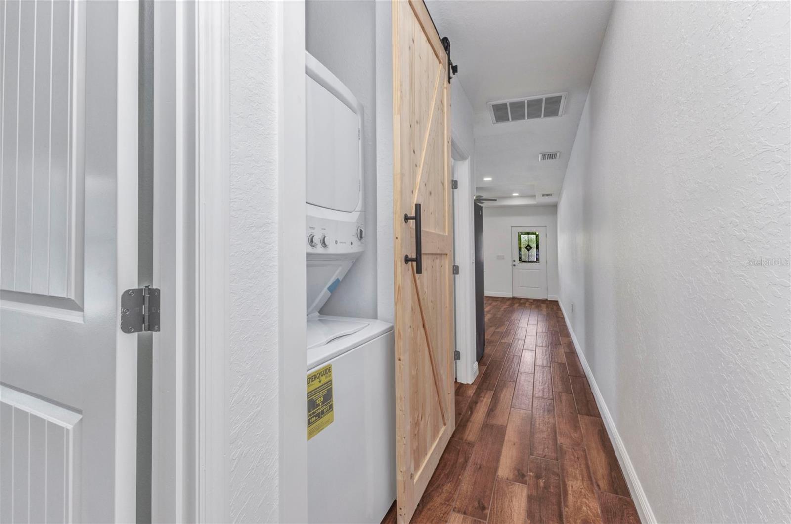 Image 20 of 33 For 415 Carmalita Street 112