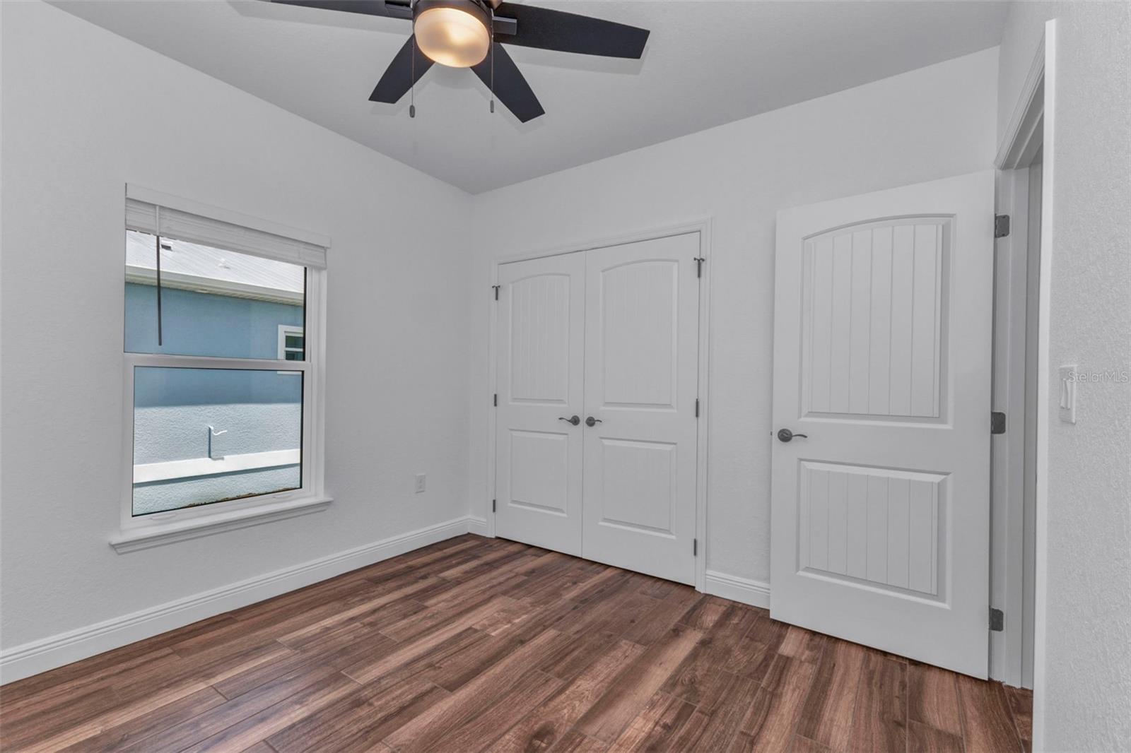 Image 22 of 33 For 415 Carmalita Street 112