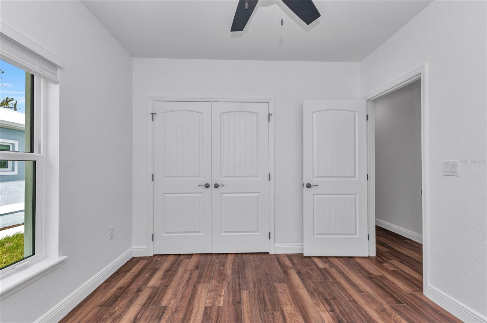 Image 23 of 33 For 415 Carmalita Street 112
