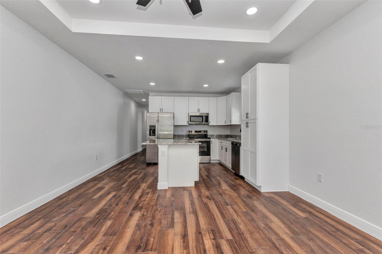 Image 6 of 33 For 415 Carmalita Street 112
