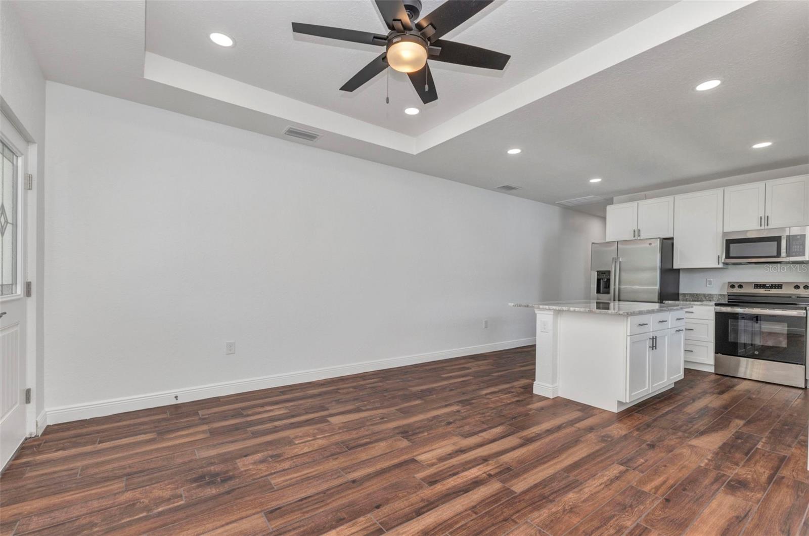 Image 7 of 33 For 415 Carmalita Street 112