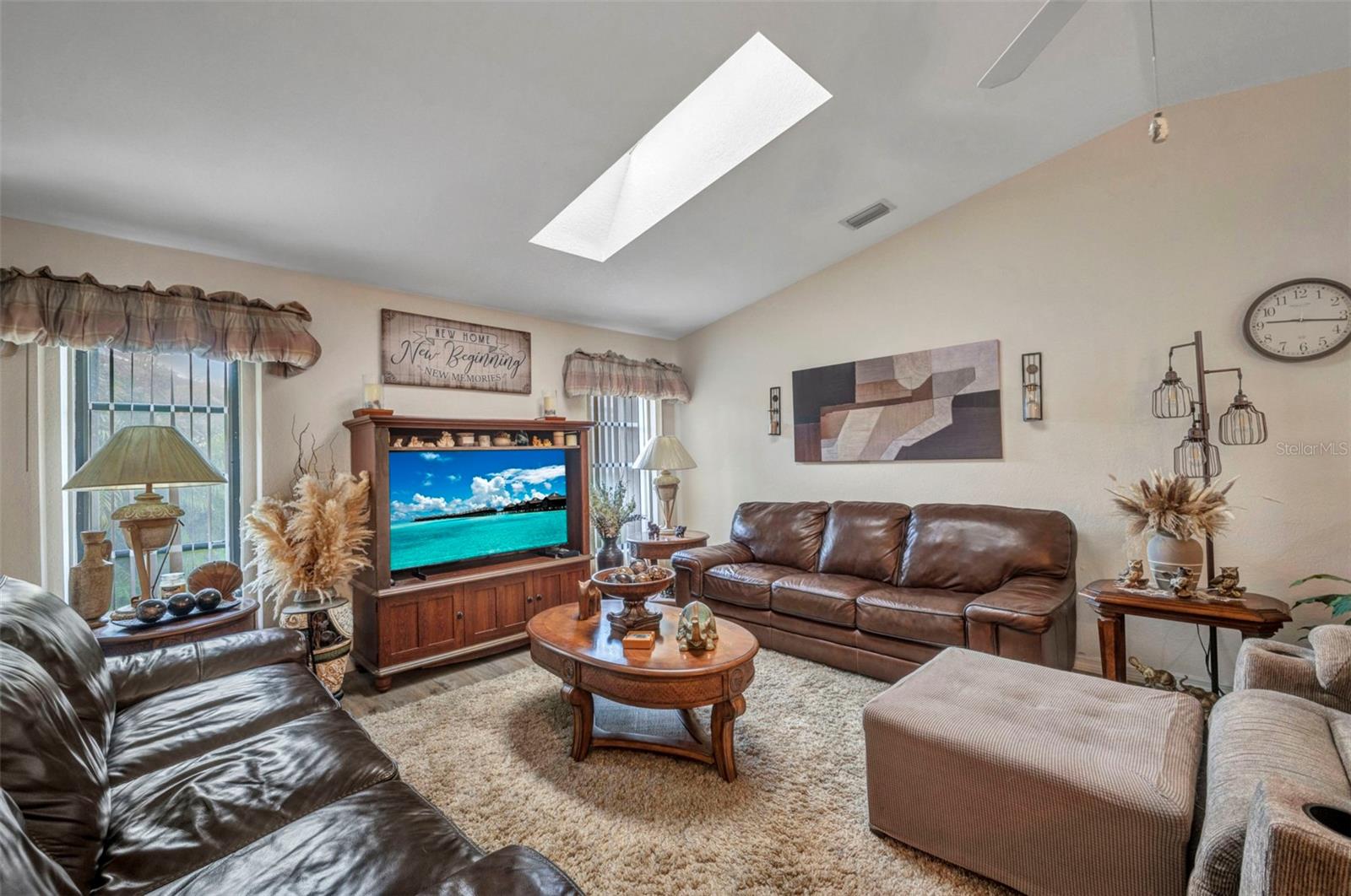 Image 11 of 36 For 124 Bedford Drive Ne