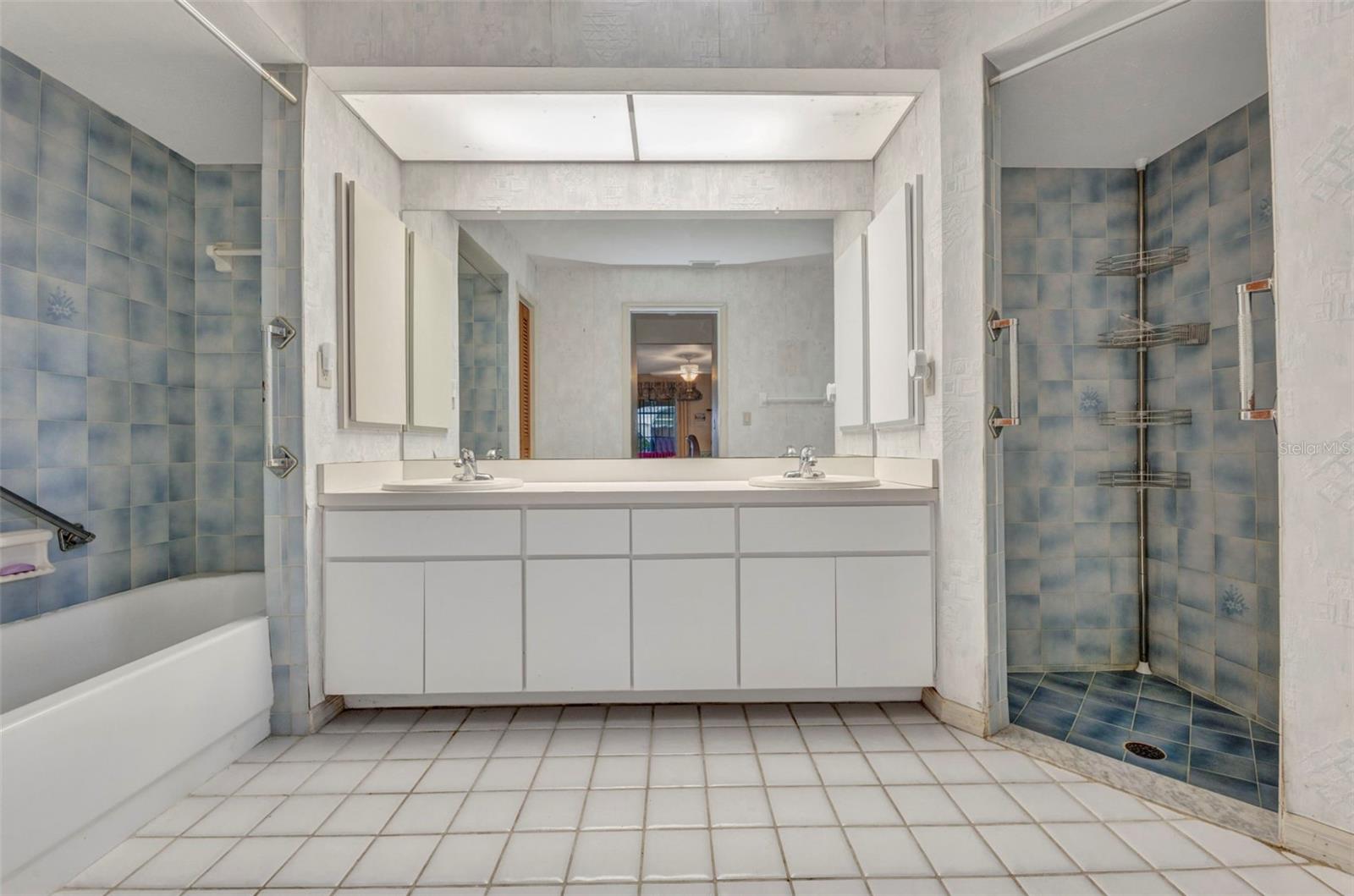 Image 19 of 36 For 124 Bedford Drive Ne