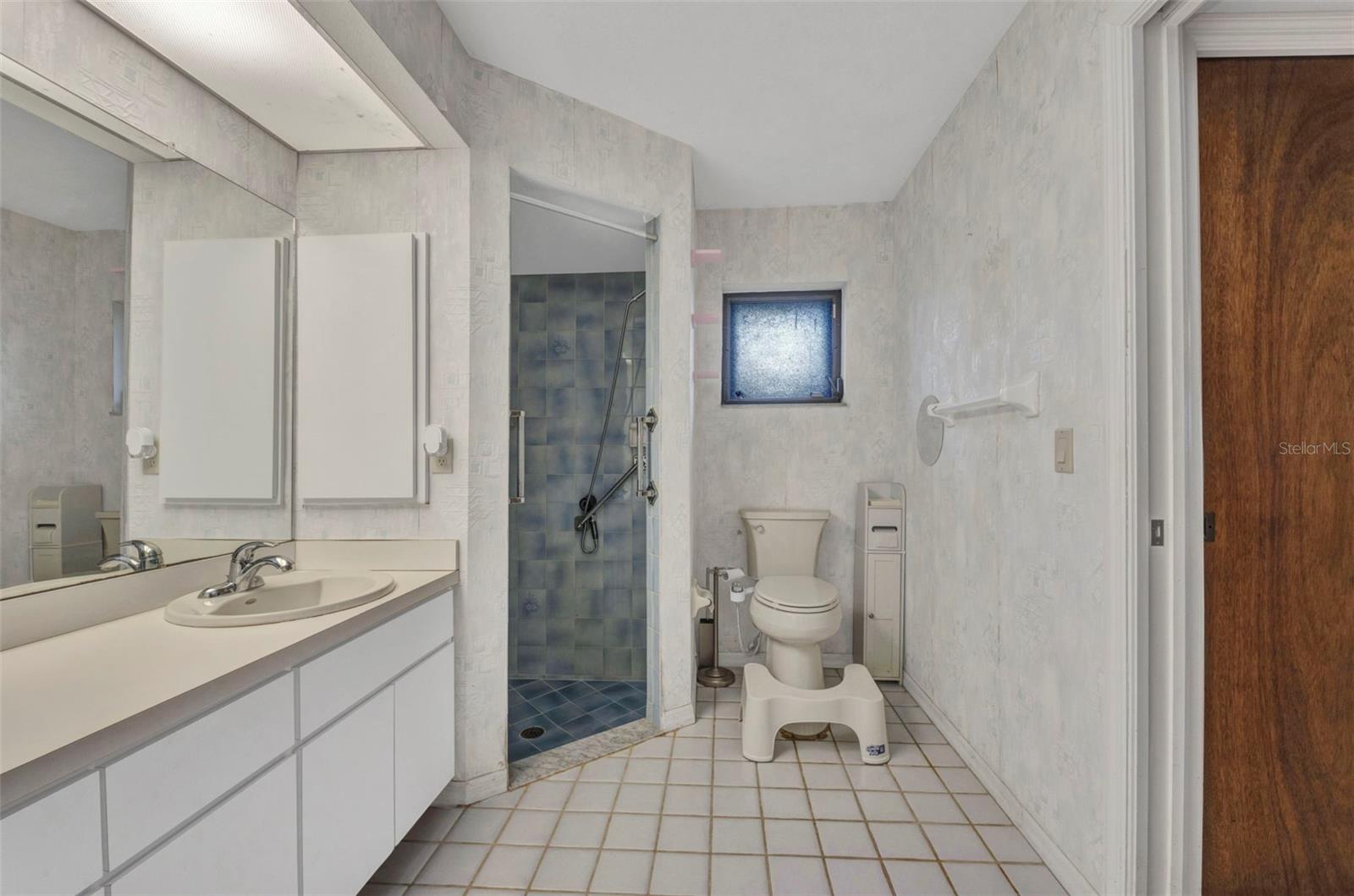 Image 21 of 36 For 124 Bedford Drive Ne