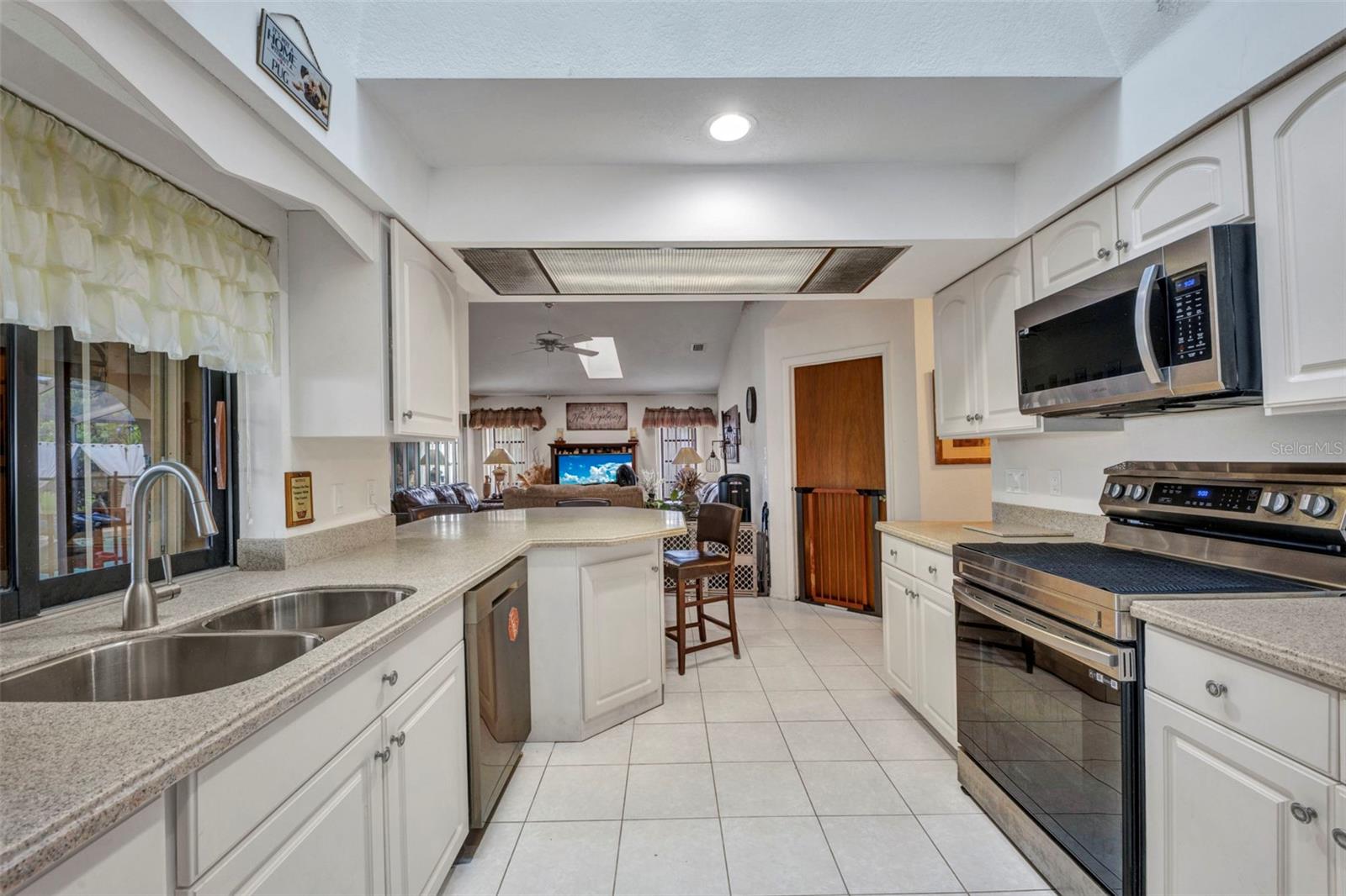 Image 28 of 36 For 124 Bedford Drive Ne