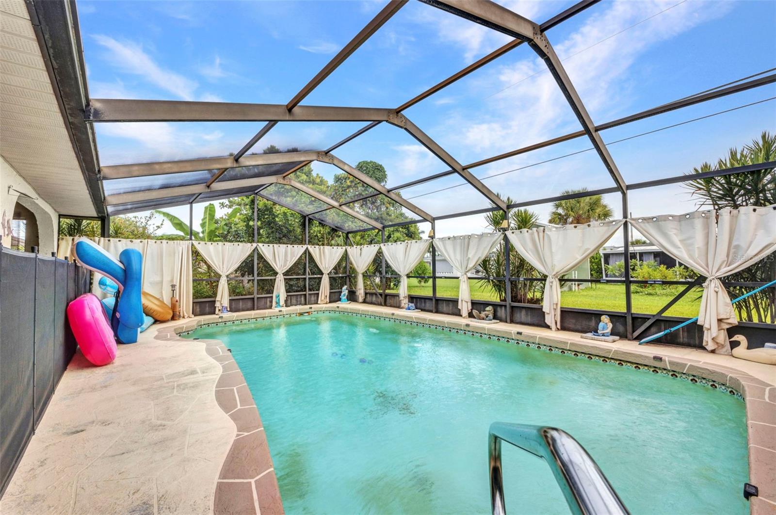 Image 30 of 36 For 124 Bedford Drive Ne