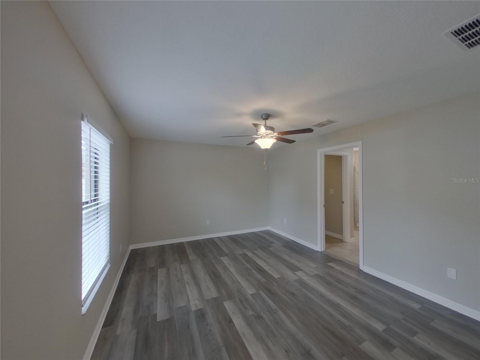 Listing photo id 10 for 14802 Emerald Landing Place