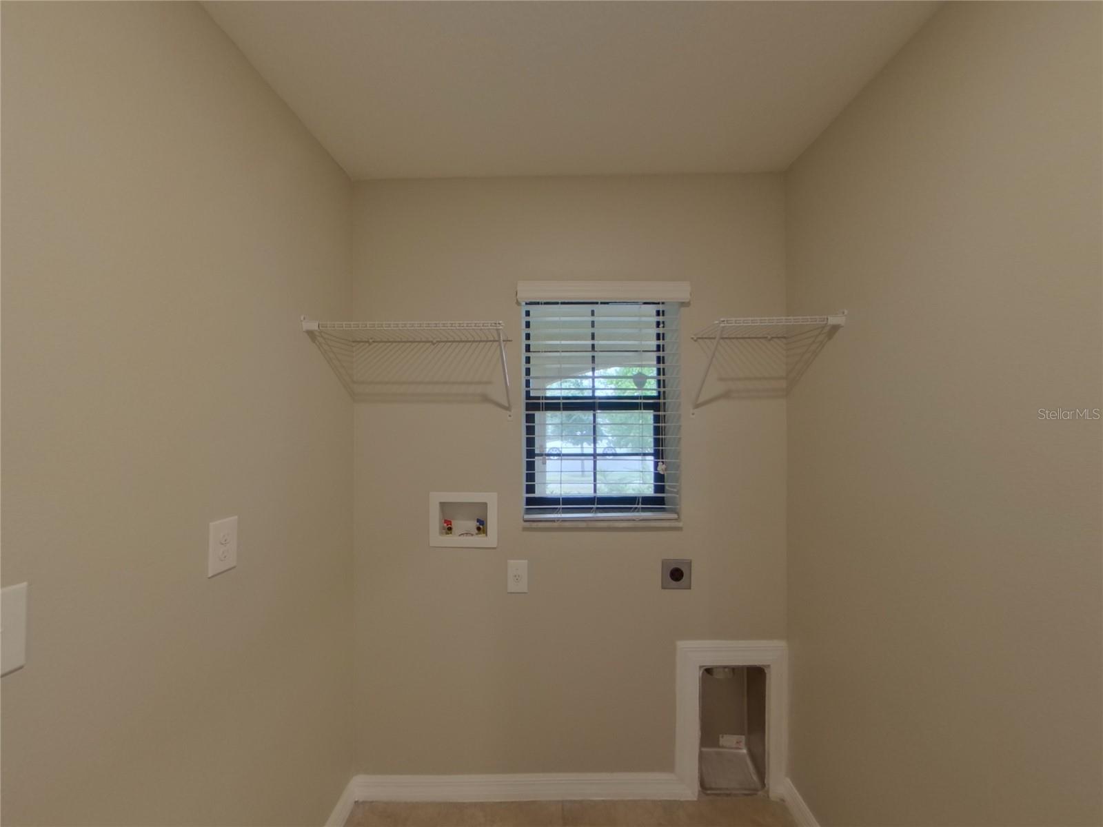 Listing photo id 5 for 14802 Emerald Landing Place