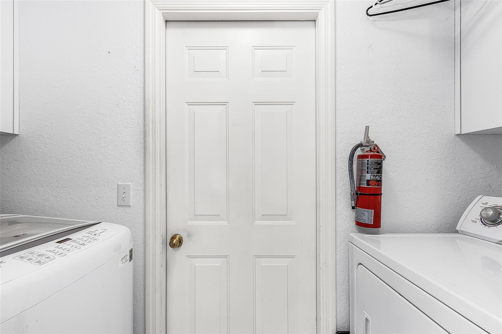 Image 19 of 37 For 404 Gaspar Key Lane