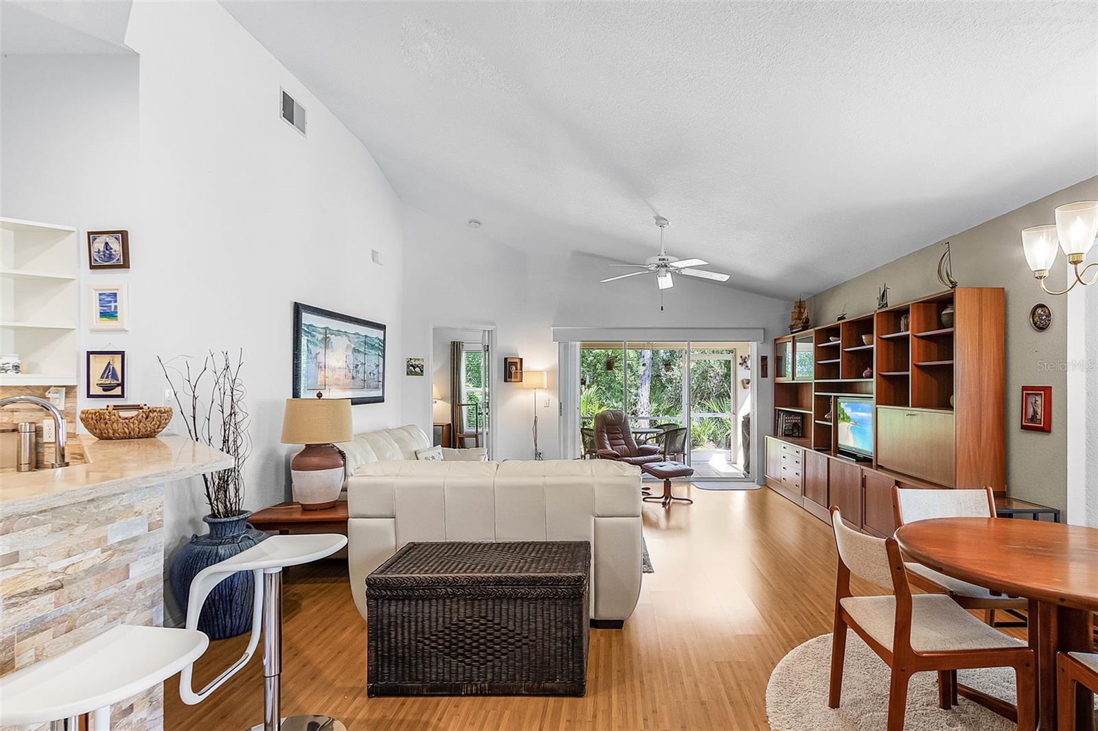 Image 6 of 37 For 404 Gaspar Key Lane