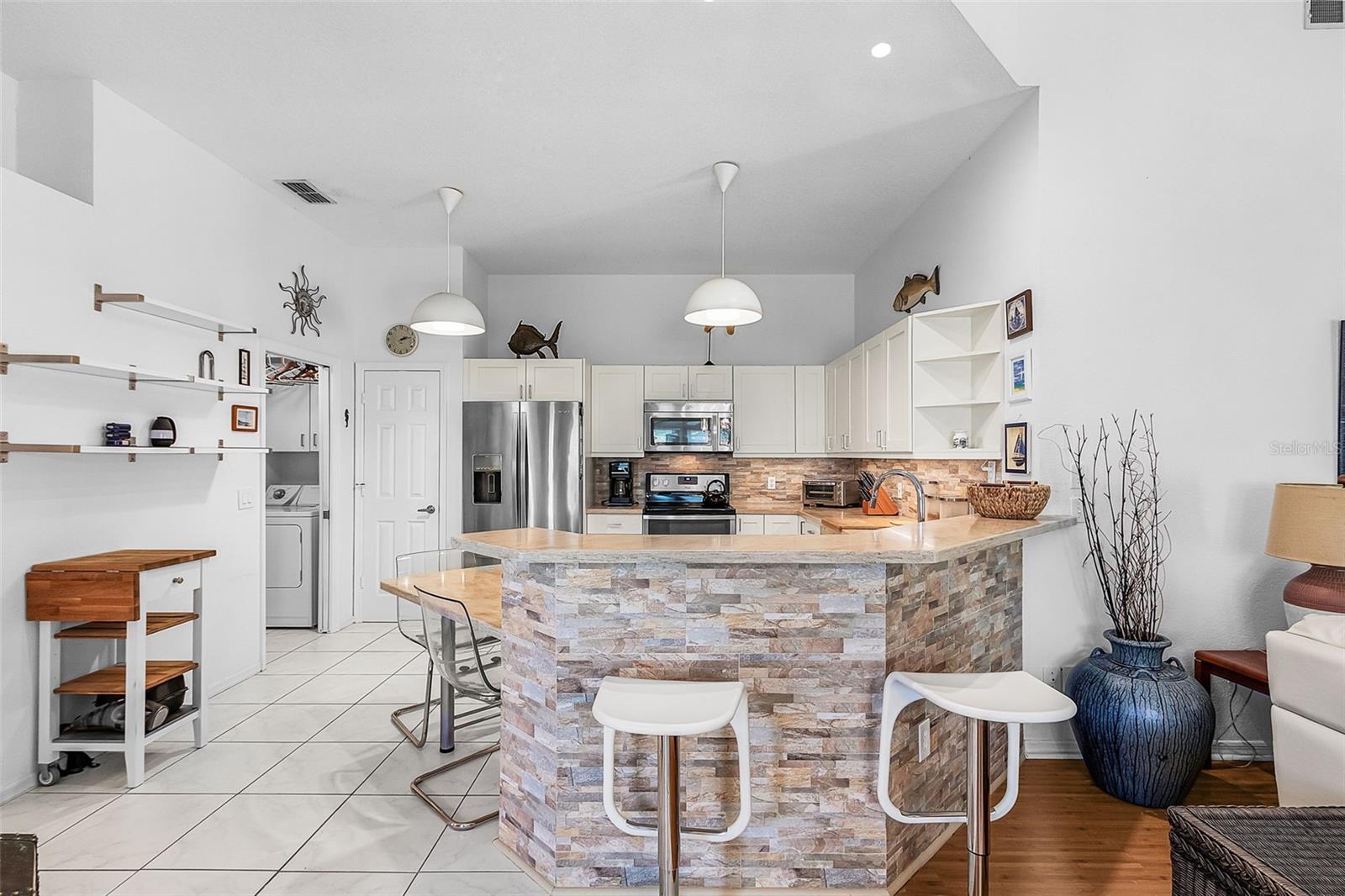 Image 8 of 37 For 404 Gaspar Key Lane