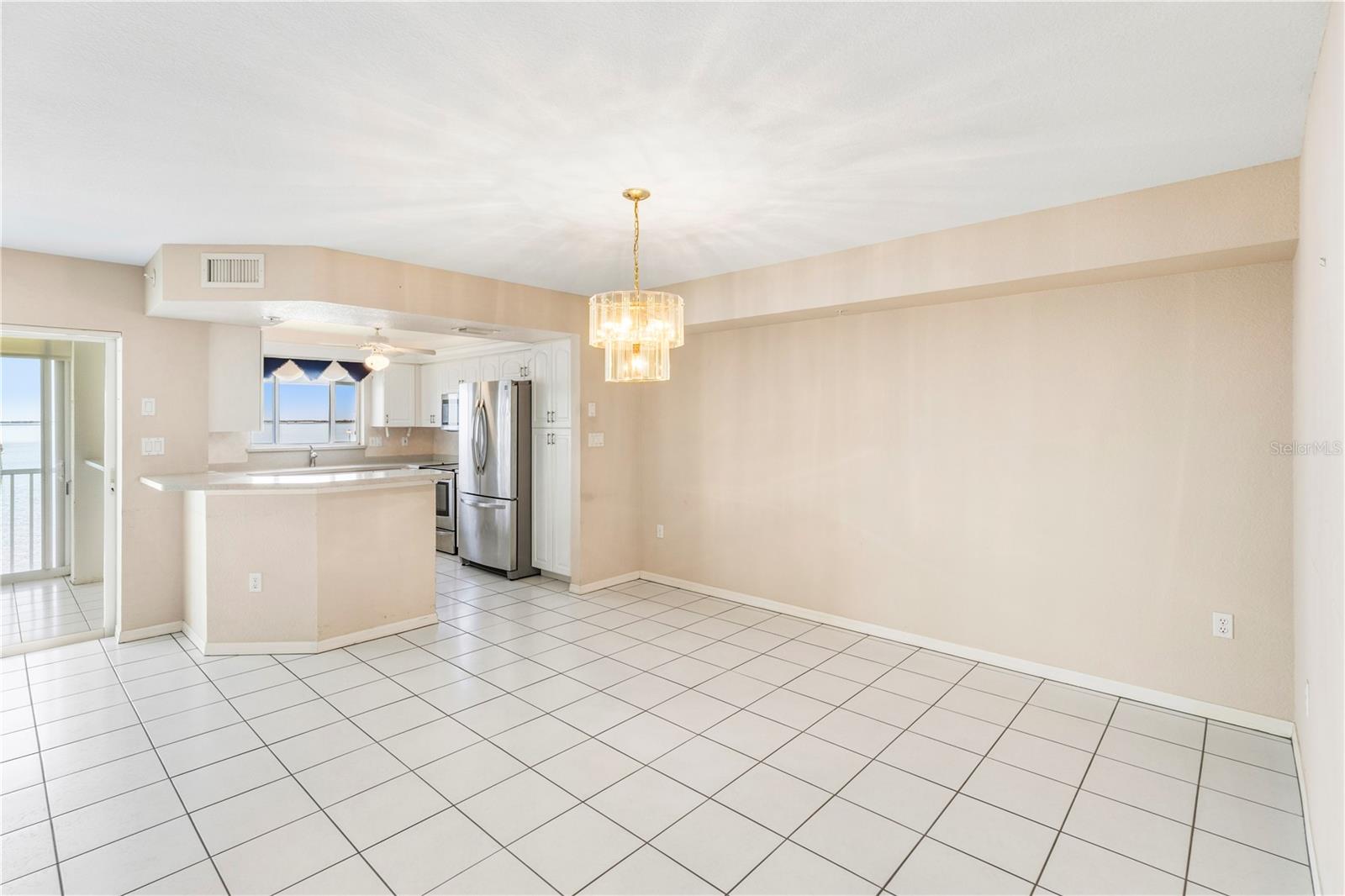 Image 11 of 43 For 1250 Marion Avenue 323