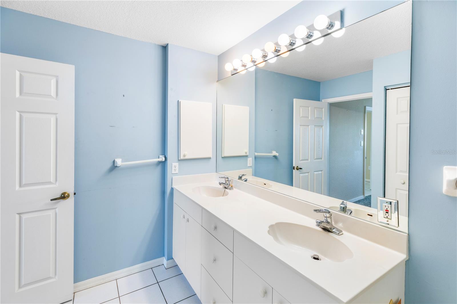 Image 21 of 43 For 1250 Marion Avenue 323