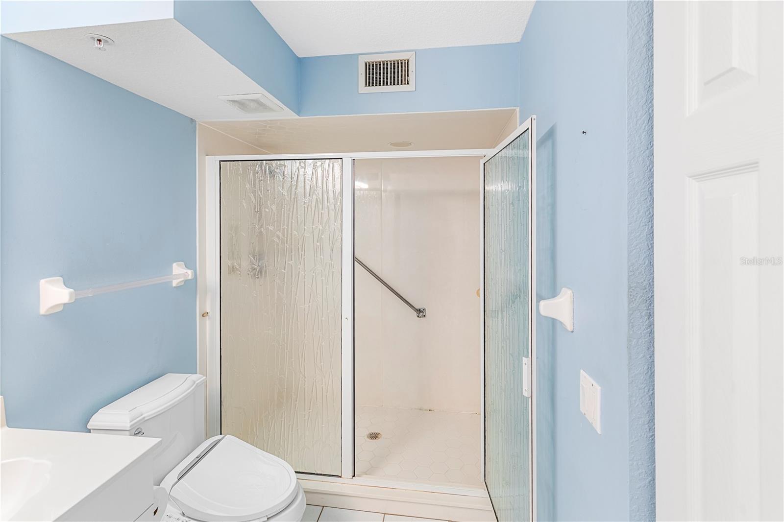 Image 22 of 43 For 1250 Marion Avenue 323