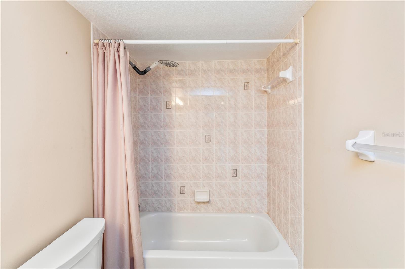 Image 27 of 43 For 1250 Marion Avenue 323