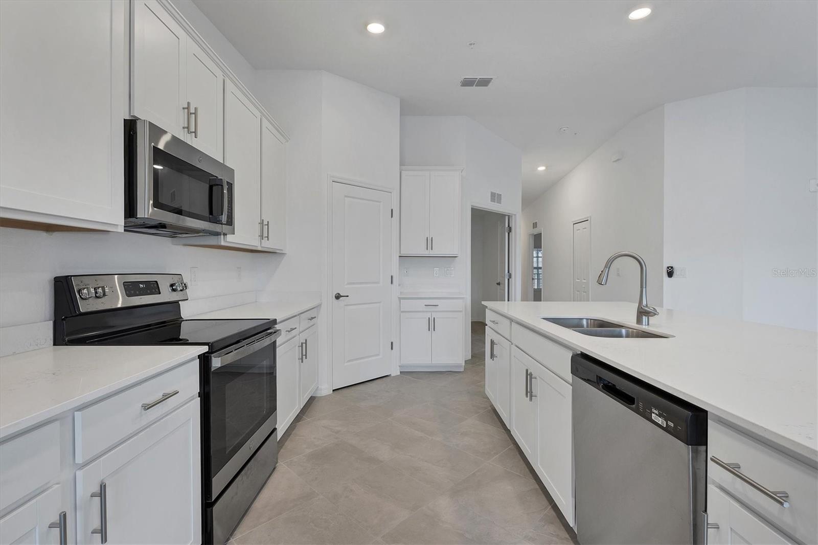 Image 15 of 79 For 12470 Wellen Golf Street 203