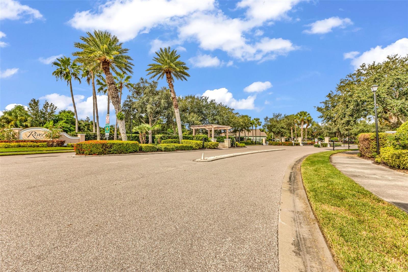 Image 52 of 61 For 24136 Riverfront Drive