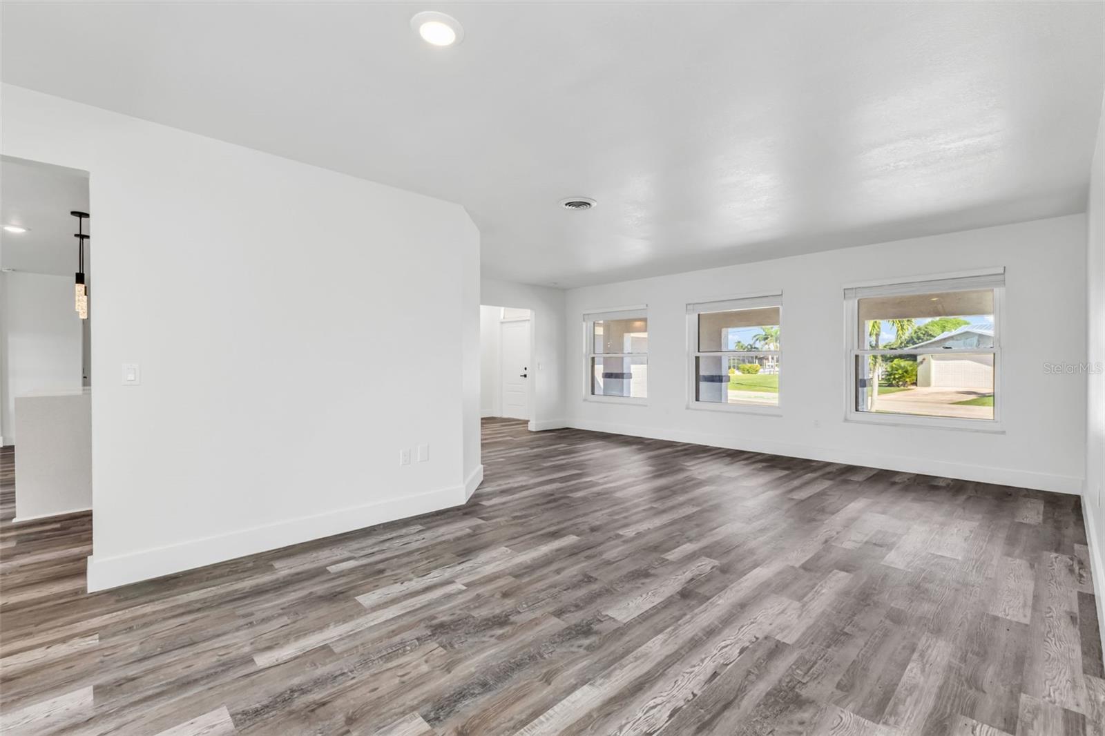 Image 8 of 53 For 2161 Aqui Esta Drive