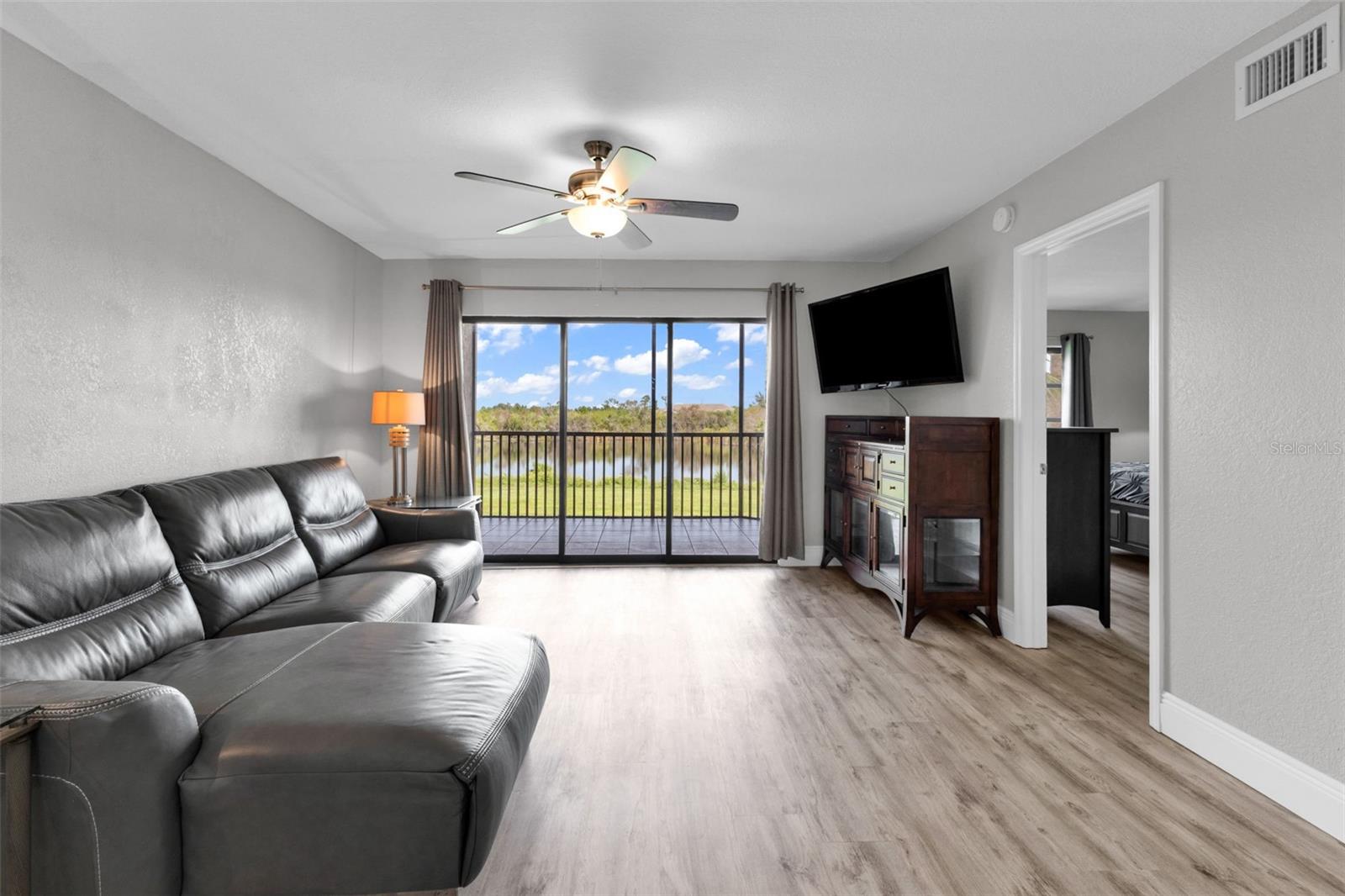 Image 14 of 45 For 175 Kings Highway B3