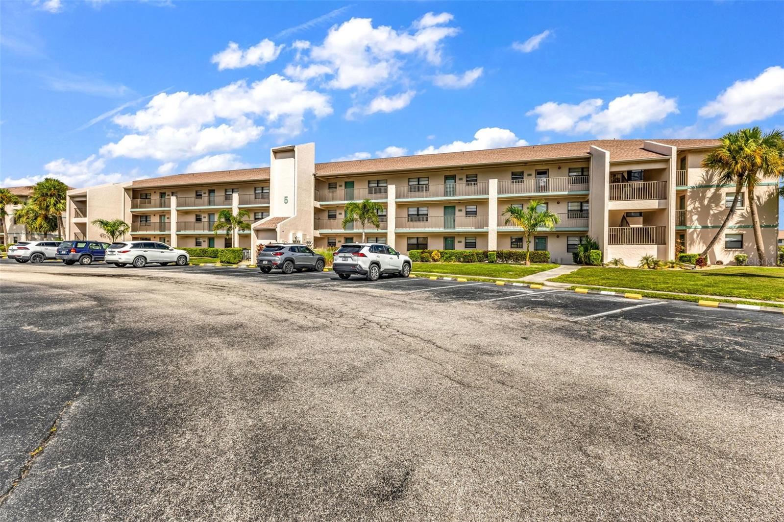 Image 2 of 45 For 175 Kings Highway B3