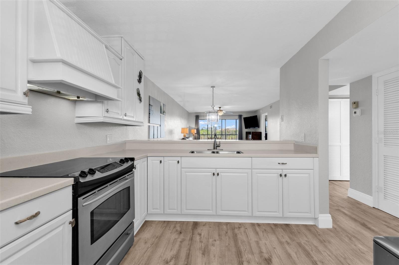 Image 8 of 45 For 175 Kings Highway B3
