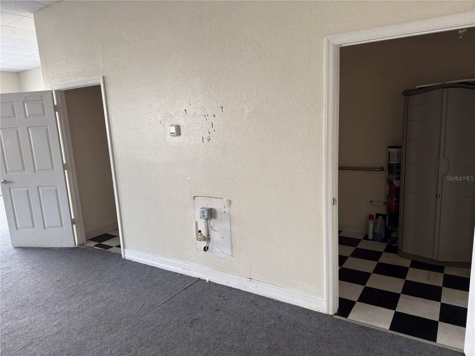 Image 4 of 5 For 1109 Tamiami Trail 4