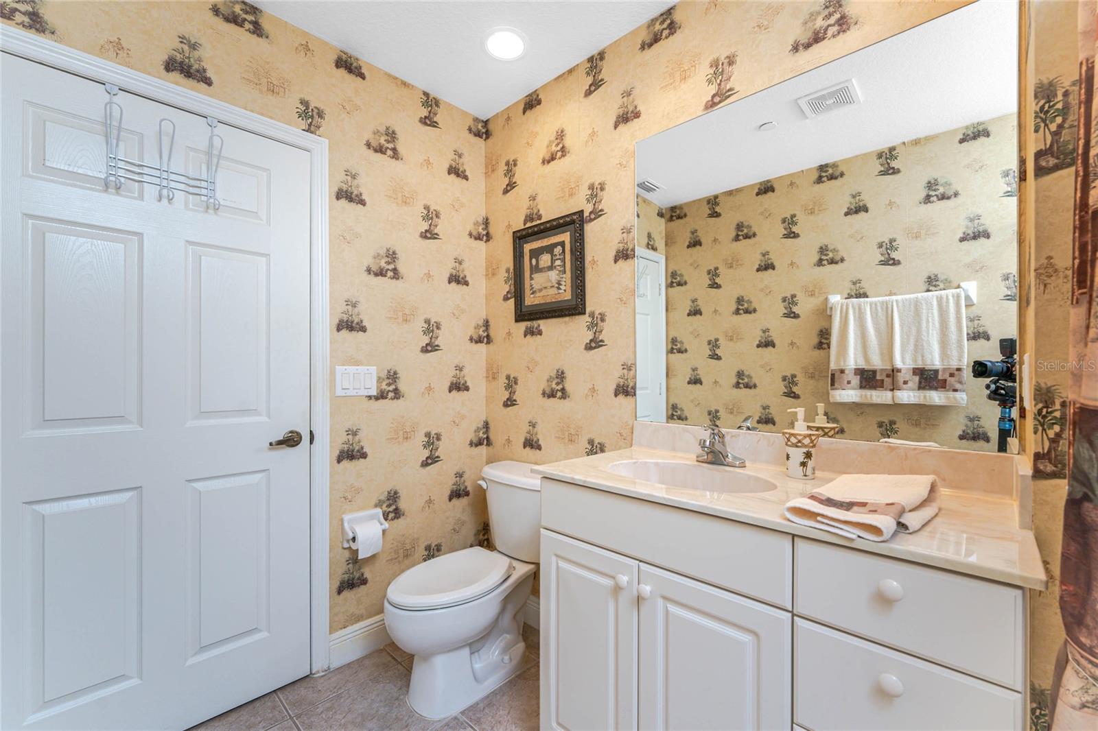 Image 37 of 51 For 24351 Baltic Ave  203