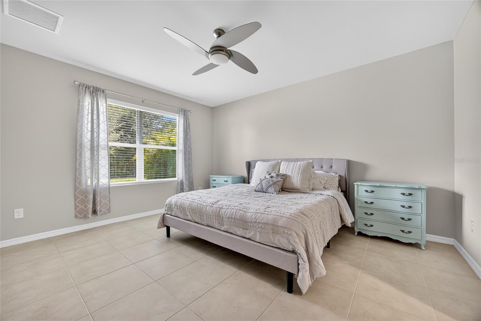 Image 11 of 40 For 25340 Lenox Circle