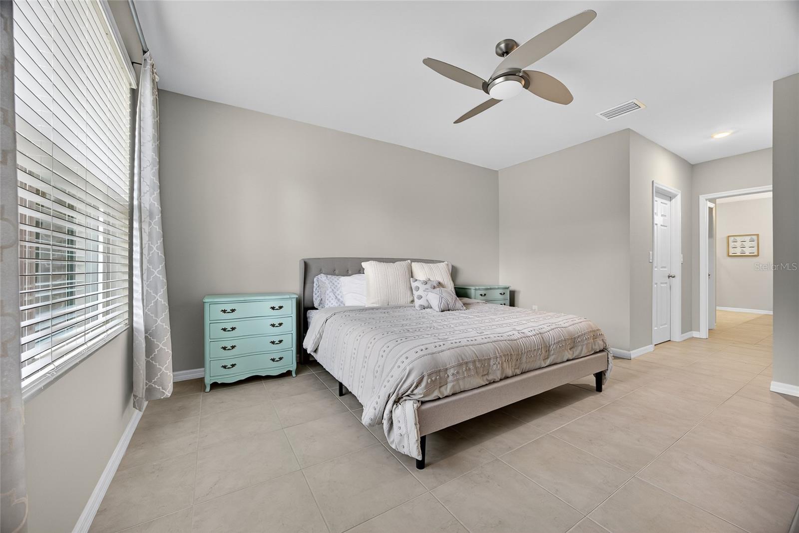 Image 12 of 40 For 25340 Lenox Circle