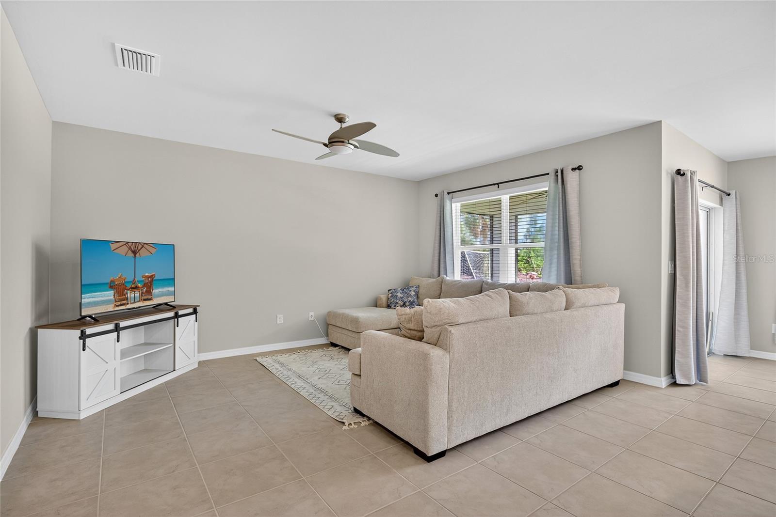 Image 5 of 40 For 25340 Lenox Circle