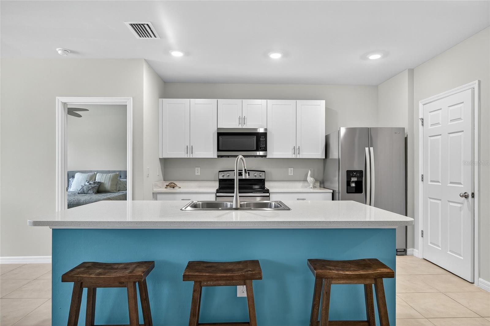 Image 6 of 40 For 25340 Lenox Circle