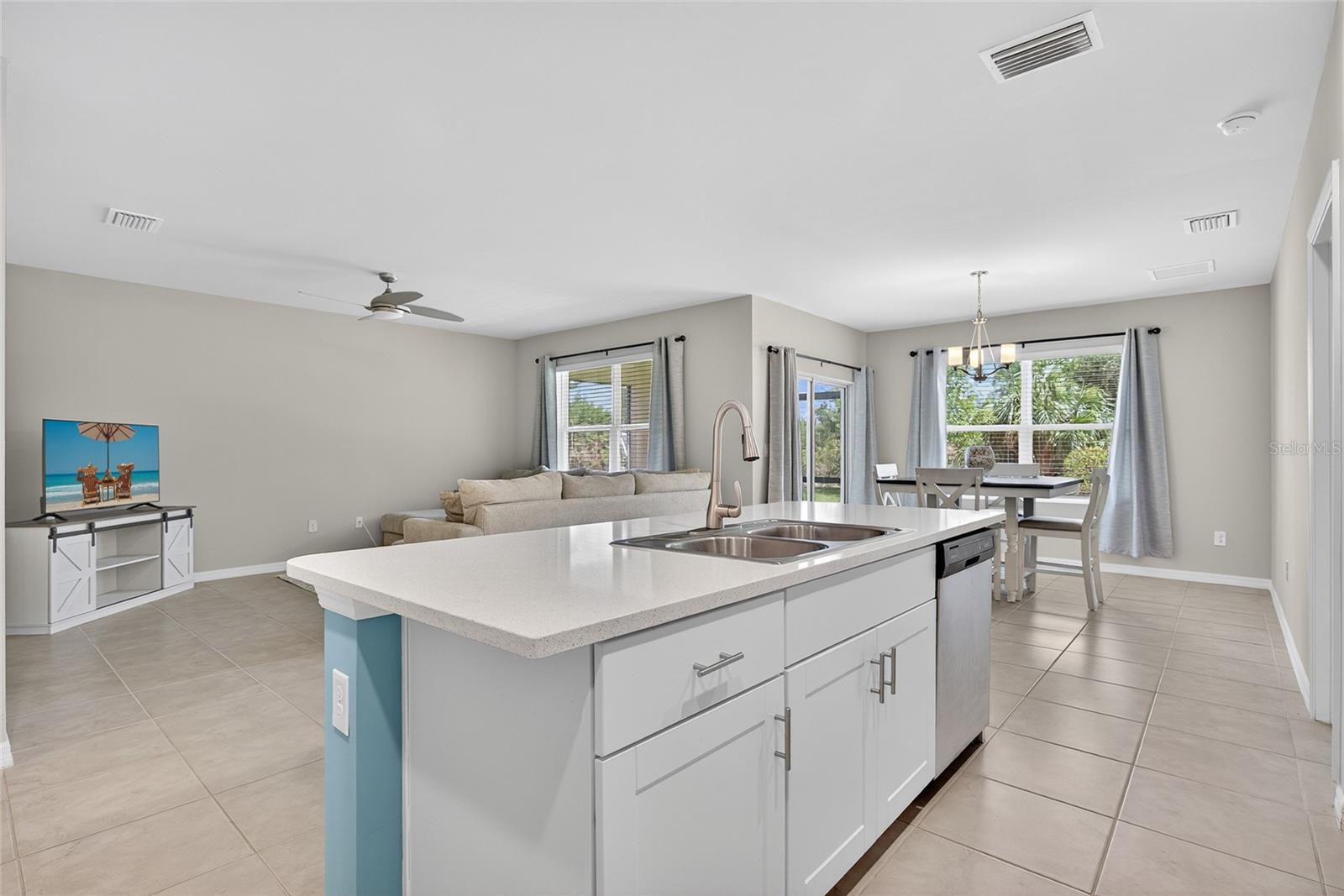 Image 9 of 40 For 25340 Lenox Circle