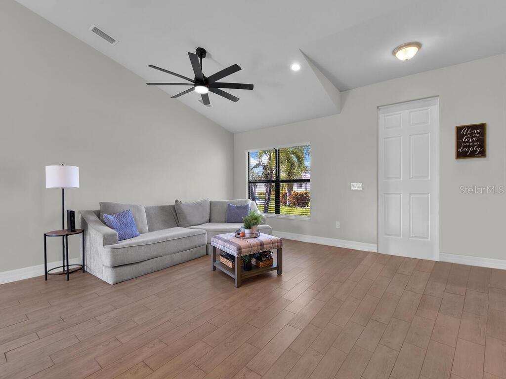 Image 8 of 21 For 1322 10th Terrace