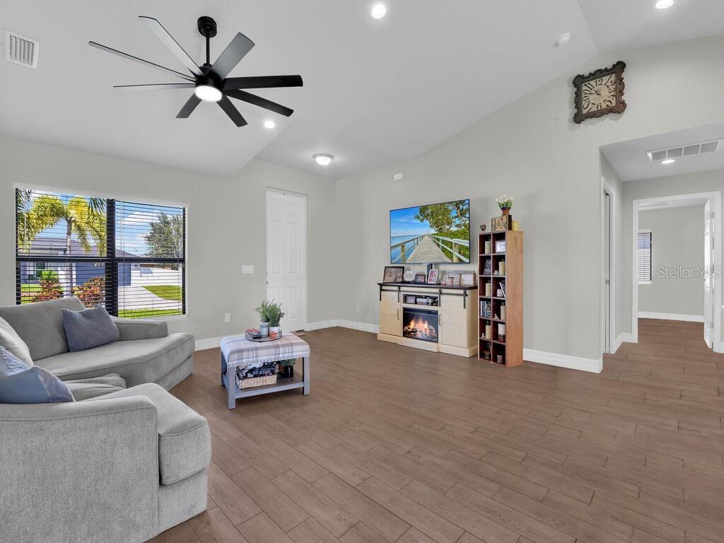 Image 9 of 21 For 1322 10th Terrace