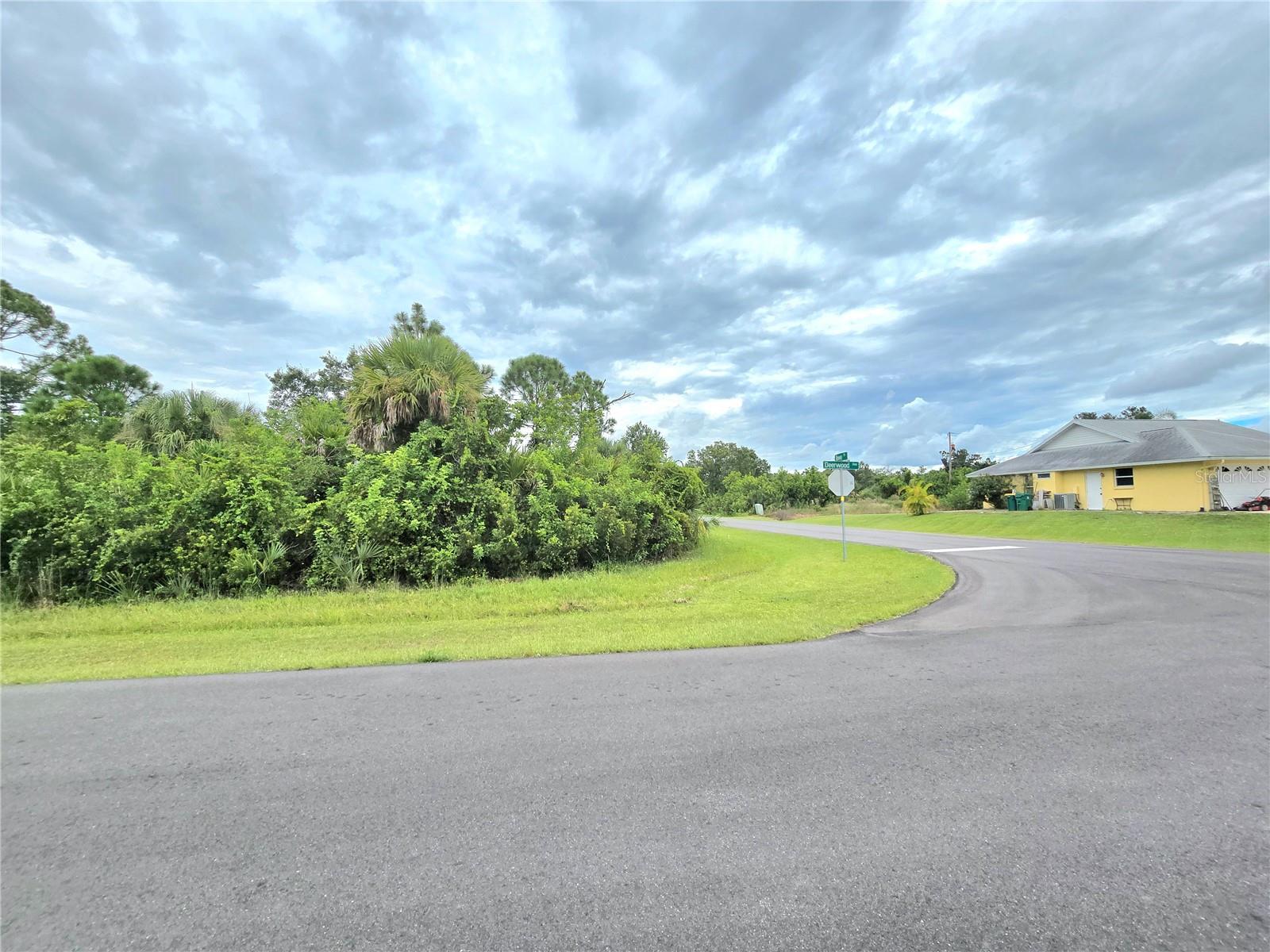 Image 4 of 36 For 10382 Deerwood Avenue