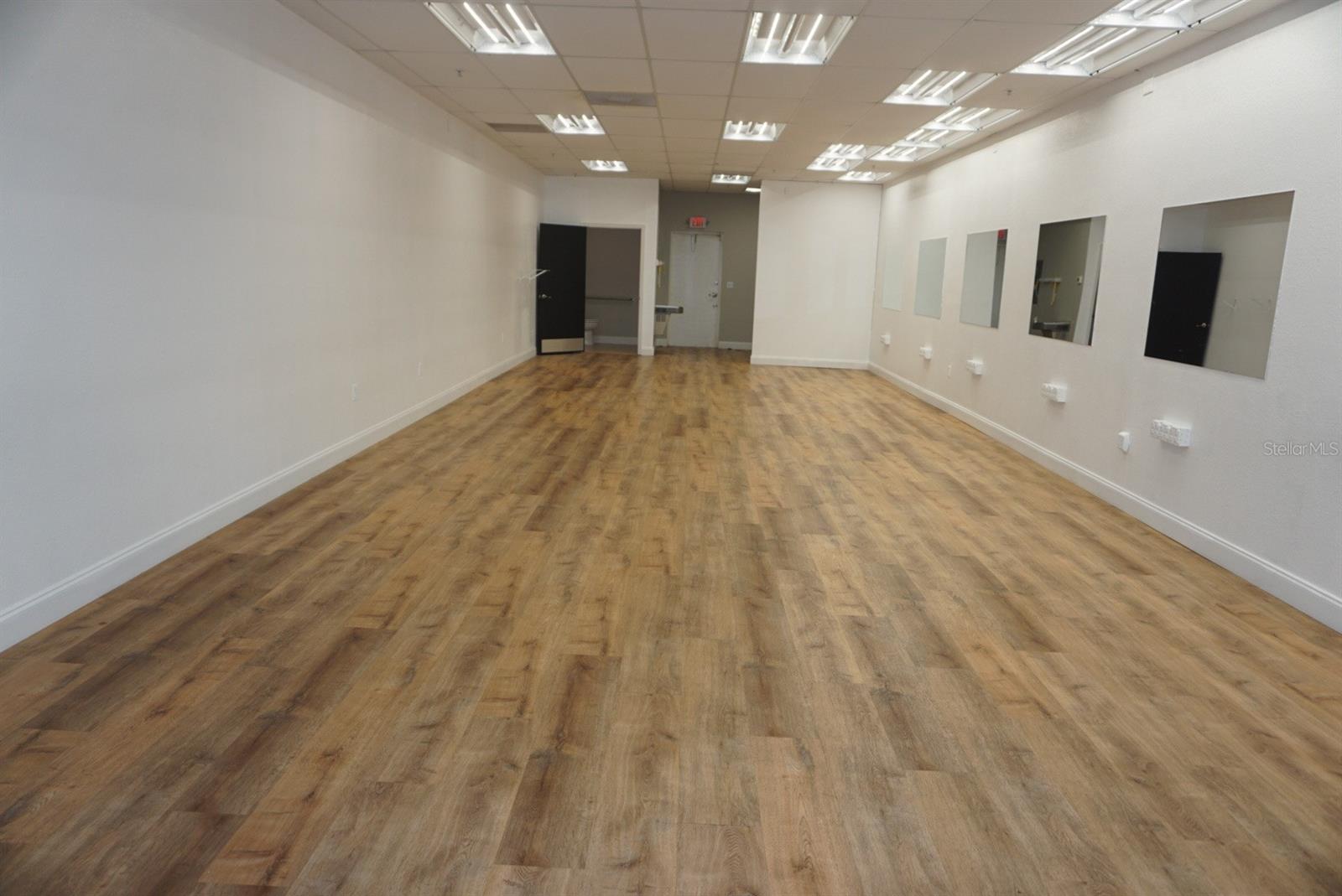 Image 13 of 25 For 701 Jc Center Court 12